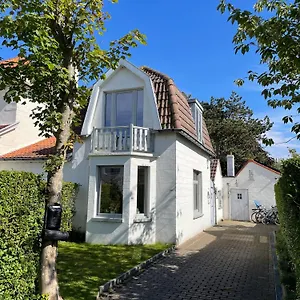 villa-family-beach-house-surf-sea.bruges-hotels.info/